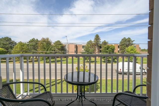 5401 Lawrence Ave E, House attached with 3 bedrooms, 4 bathrooms and 4 parking in Toronto ON | Image 12