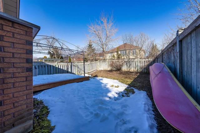 20 Dalebrooke Cres, House detached with 3 bedrooms, 3 bathrooms and 6 parking in Whitby ON | Image 32