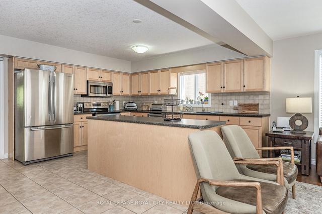 21 Penfold Dr, House detached with 4 bedrooms, 4 bathrooms and 3 parking in Guelph ON | Image 36