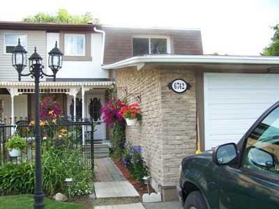 6742 Segovia Rd, House semidetached with 3 bedrooms, 3 bathrooms and 4 parking in Mississauga ON | Image 1