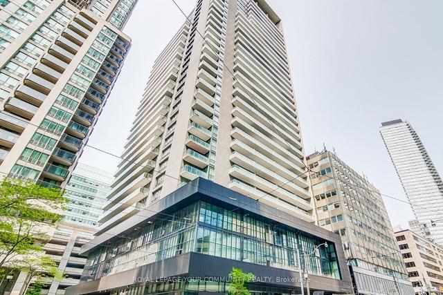 1006 - 770 Bay St, Condo with 2 bedrooms, 2 bathrooms and 1 parking in Toronto ON | Image 1