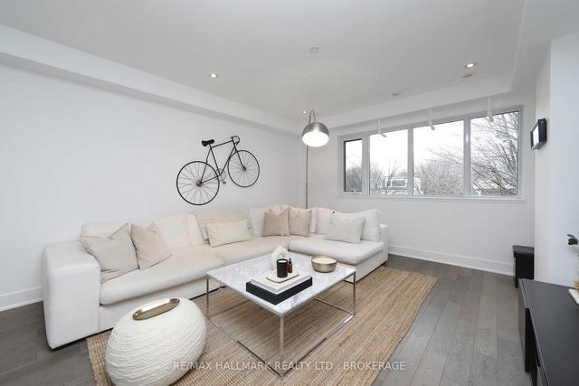 985 Dundas St E, House attached with 2 bedrooms, 3 bathrooms and 1 parking in Toronto ON | Image 11
