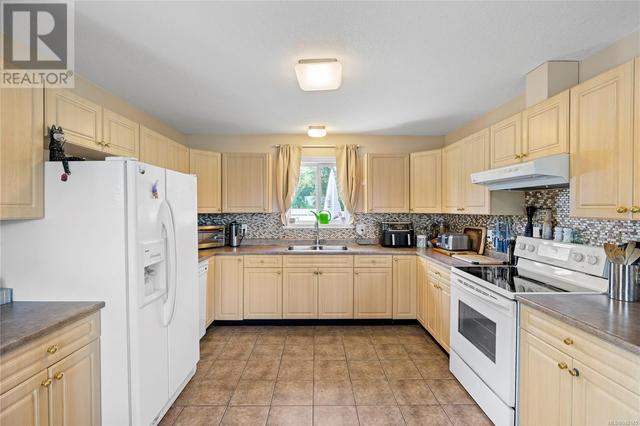 2868 Whistler Rd, House detached with 8 bedrooms, 4 bathrooms and 10 parking in Nanaimo H BC | Image 13
