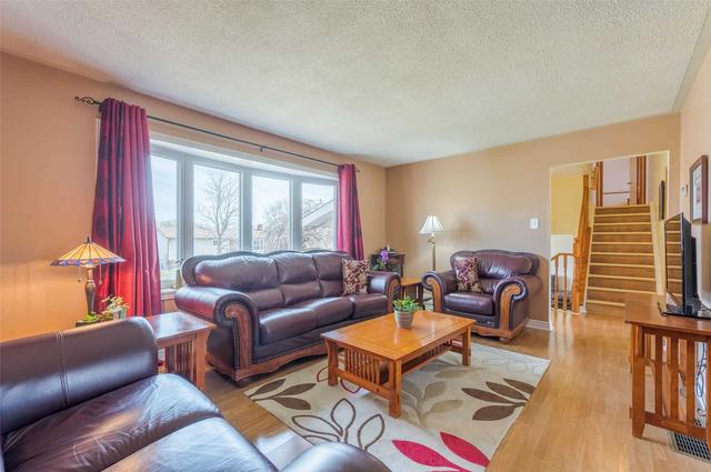981 Silverdale Rd, House detached with 3 bedrooms, 2 bathrooms and 4 parking in Peterborough ON | Image 2