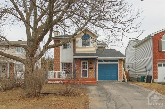6733 Tooney Drive, House detached with 3 bedrooms, 3 bathrooms and 5 parking in Ottawa ON | Image 1