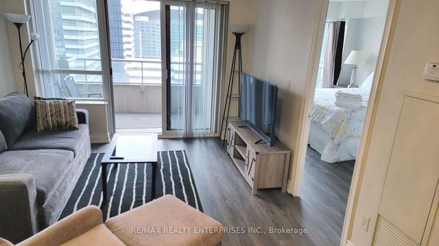 1435 - 250 Wellington St W, Condo with 2 bedrooms, 1 bathrooms and 1 parking in Toronto ON | Image 6