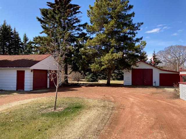 46302 Rge Rd 195, House detached with 3 bedrooms, 1 bathrooms and 12 parking in Camrose County AB | Image 2