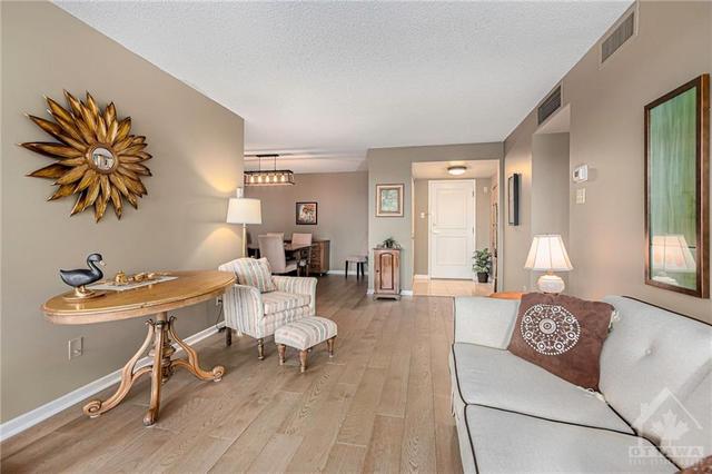 206 - 1510 Riverside Drive, Condo with 2 bedrooms, 2 bathrooms and 1 parking in Ottawa ON | Image 8
