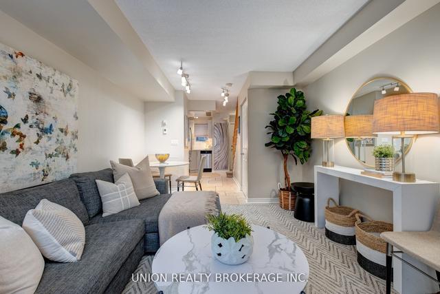 th16 - 228 St George St, Townhouse with 2 bedrooms, 1 bathrooms and 1 parking in Toronto ON | Image 9