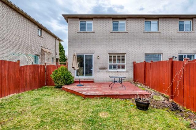1385 Brookstar Dr, House semidetached with 3 bedrooms, 3 bathrooms and 3 parking in Oakville ON | Image 33