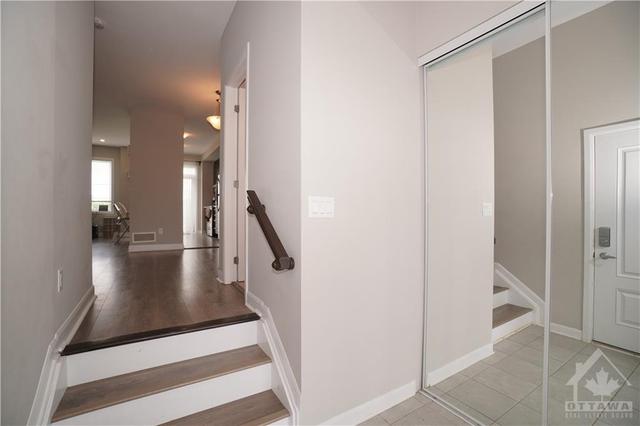 173 Bending Way, Townhouse with 3 bedrooms, 3 bathrooms and 2 parking in Ottawa ON | Image 4