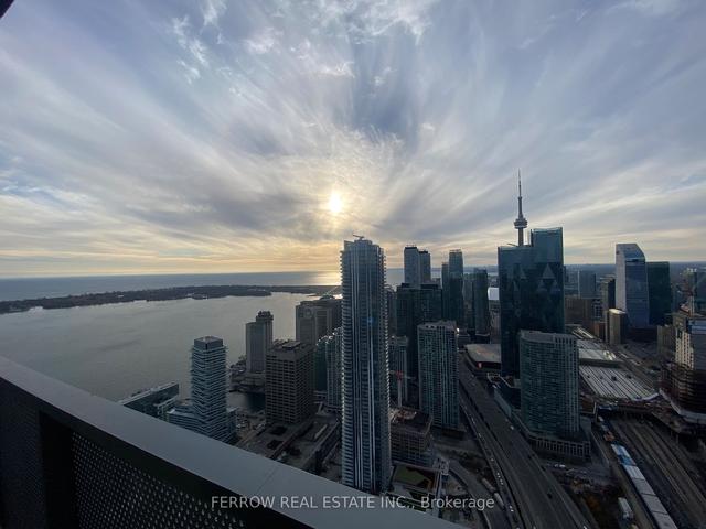 7001 - 55 Cooper St, Condo with 2 bedrooms, 2 bathrooms and 0 parking in Toronto ON | Image 8