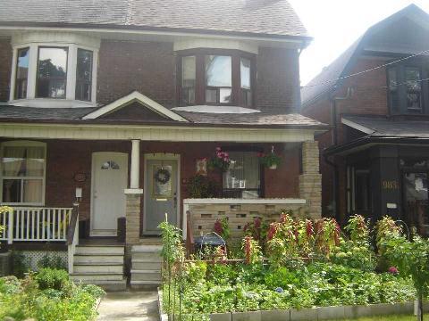 985 St Clarens Ave, House semidetached with 3 bedrooms, 2 bathrooms and 1 parking in Toronto ON | Image 1