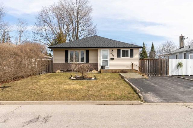 725 Annland St, House detached with 3 bedrooms, 2 bathrooms and 5 parking in Pickering ON | Image 1