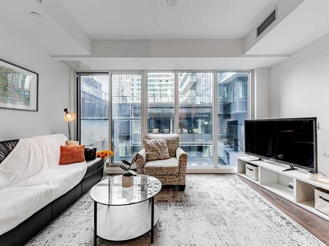 902 - 115 Blue Jays Way, Condo with 1 bedrooms, 1 bathrooms and 0 parking in Toronto ON | Image 1