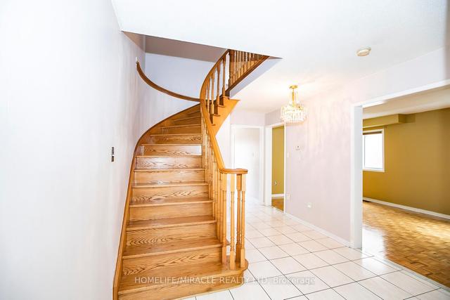 16 Tumbleweed Tr, House detached with 3 bedrooms, 4 bathrooms and 5 parking in Brampton ON | Image 39