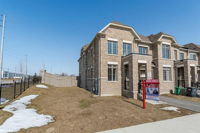56 Folgate Cres, House attached with 4 bedrooms, 3 bathrooms and 3 parking in Brampton ON | Image 34