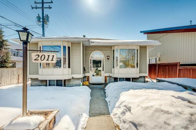 2011 2 Avenue Nw, House detached with 3 bedrooms, 2 bathrooms and 2 parking in Calgary AB | Image 3