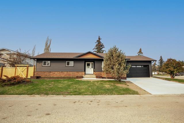 10122 90 Street, House detached with 4 bedrooms, 3 bathrooms and 4 parking in Grande Prairie AB | Image 3