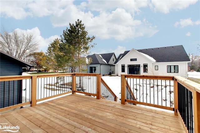 19 Gordon Crescent, House detached with 5 bedrooms, 3 bathrooms and 6 parking in Meaford ON | Image 2
