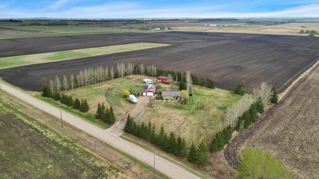 1337 Township Road 364, House detached with 3 bedrooms, 2 bathrooms and null parking in Red Deer County AB | Image 2