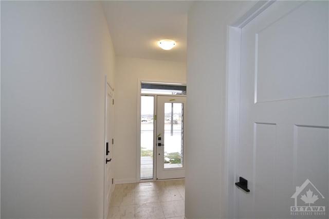 565 Aglish Mews, Townhouse with 3 bedrooms, 3 bathrooms and 3 parking in Ottawa ON | Image 3