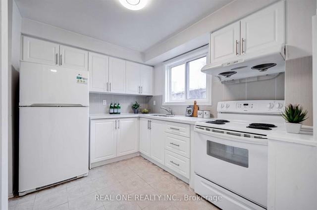 8 Rusty Crest Way, House attached with 3 bedrooms, 2 bathrooms and 2 parking in Toronto ON | Image 6