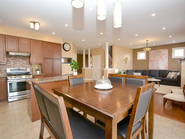 983 Donnelly St, House detached with 4 bedrooms, 4 bathrooms and 6 parking in Milton ON | Image 3