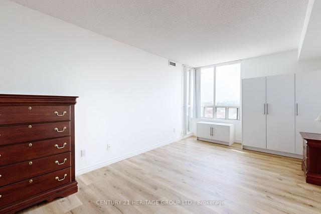1012 - 8 Covington Rd, Condo with 2 bedrooms, 2 bathrooms and 1 parking in Toronto ON | Image 4