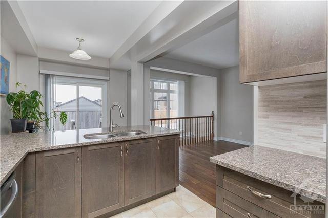 47 Tapadero Avenue, Townhouse with 3 bedrooms, 4 bathrooms and 3 parking in Ottawa ON | Image 12