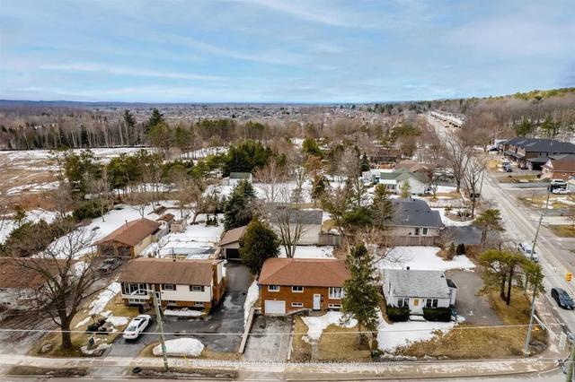200 Ferndale Dr N, House detached with 3 bedrooms, 2 bathrooms and 3 parking in Barrie ON | Image 38