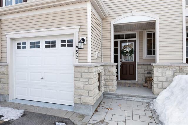 452 Ashbourne Crescent, Townhouse with 3 bedrooms, 3 bathrooms and 3 parking in Ottawa ON | Image 2