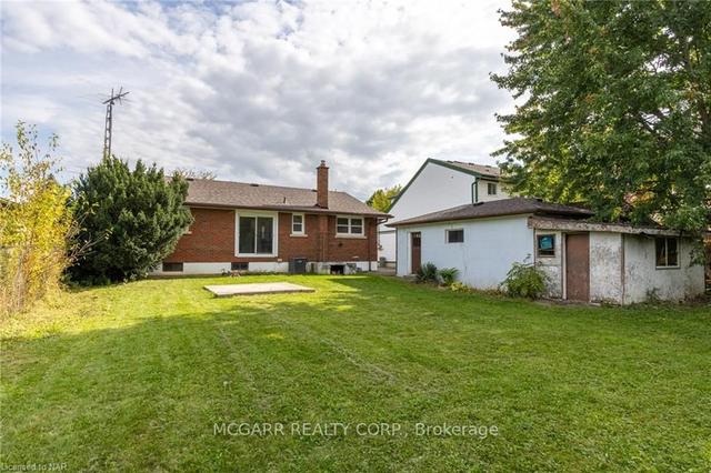 296 Pelham Rd, House detached with 3 bedrooms, 2 bathrooms and 7.5 parking in St. Catharines ON | Image 18