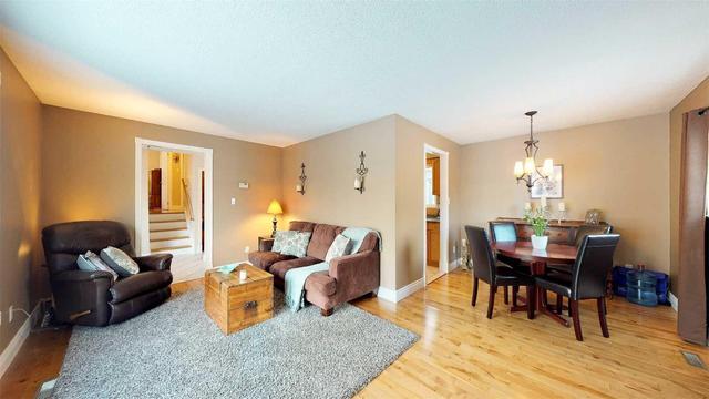 102 Bythia St, House detached with 3 bedrooms, 2 bathrooms and 9 parking in Orangeville ON | Image 3