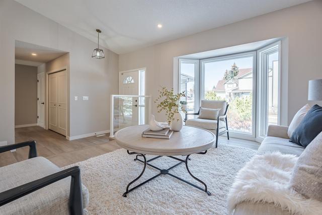 330 Edgepark Way Nw, House detached with 5 bedrooms, 3 bathrooms and 4 parking in Calgary AB | Image 6