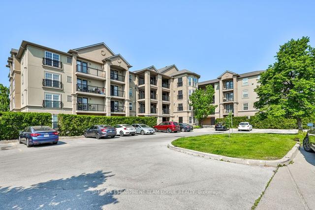 113 - 2035 Appleby Line, Condo with 2 bedrooms, 2 bathrooms and 1 parking in Burlington ON | Image 1