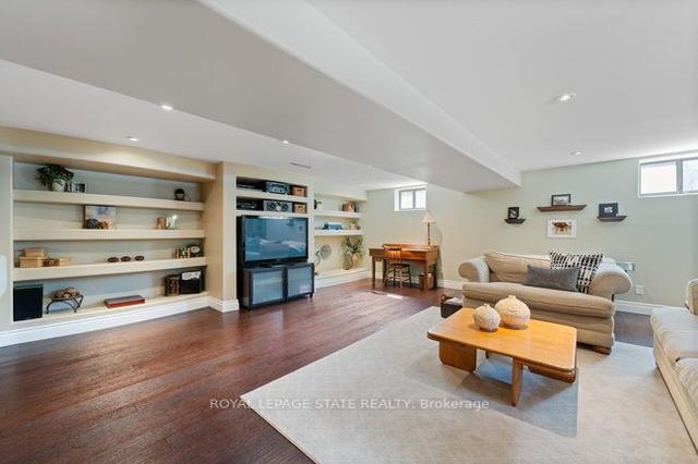 111 Calvin St, House detached with 4 bedrooms, 3 bathrooms and 5 parking in Hamilton ON | Image 15