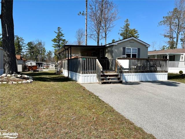 4 White Pines Trail, House detached with 2 bedrooms, 1 bathrooms and null parking in Wasaga Beach ON | Image 1