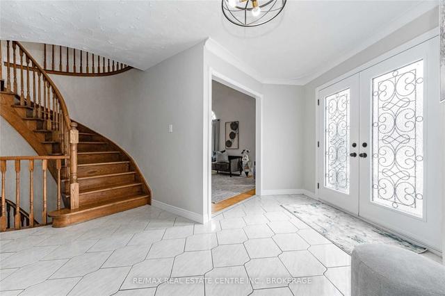 11 Beasley Cres, House detached with 4 bedrooms, 3 bathrooms and 4 parking in Cambridge ON | Image 3