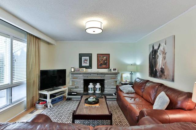 883 Hollowtree Cres, House detached with 4 bedrooms, 3 bathrooms and 4 parking in Mississauga ON | Image 12