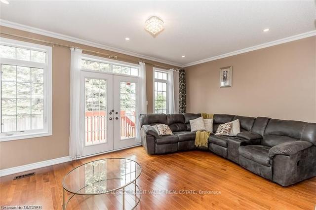 246 Kozlov St, House detached with 3 bedrooms, 3 bathrooms and 6 parking in Barrie ON | Image 9