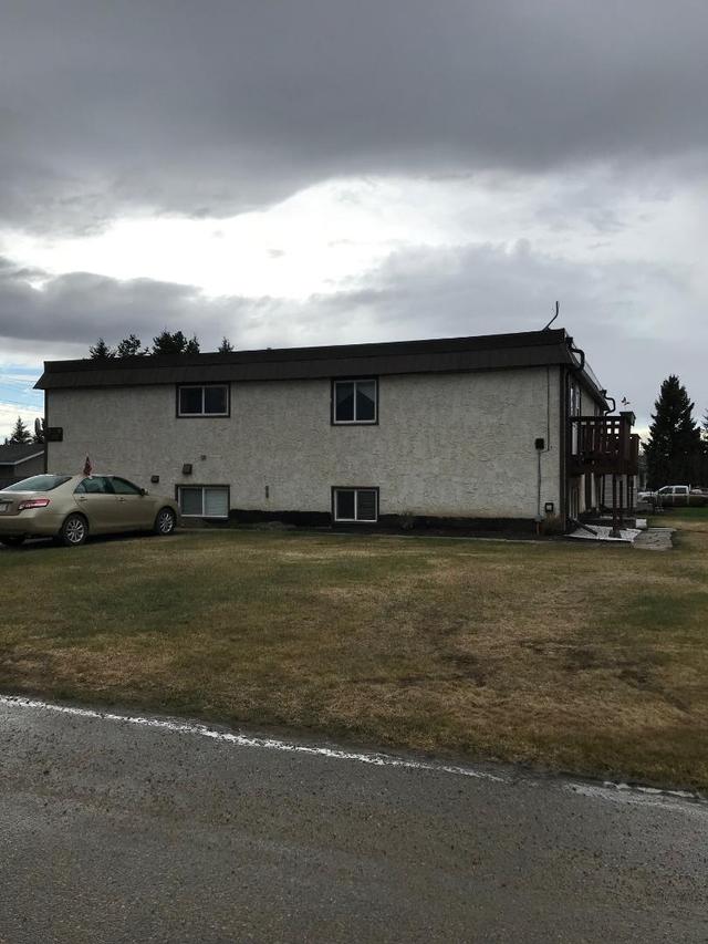 10339 105 Street, Home with 0 bedrooms, 0 bathrooms and 6 parking in Hythe AB | Image 2