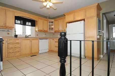 884 Fourth St, House detached with 3 bedrooms, 2 bathrooms and 3 parking in Mississauga ON | Image 3