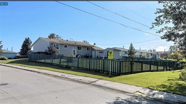 715 3 Av, House detached with 5 bedrooms, 2 bathrooms and null parking in Fox Creek AB | Image 4