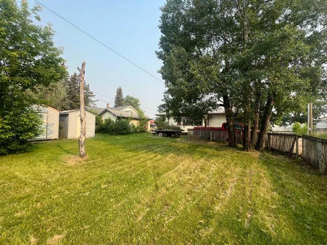 10209 108 Avenue, House detached with 3 bedrooms, 1 bathrooms and 4 parking in Grande Prairie AB | Image 3
