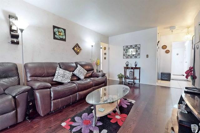 409 - 5 Massey Sq, Condo with 3 bedrooms, 2 bathrooms and 2 parking in Toronto ON | Image 3