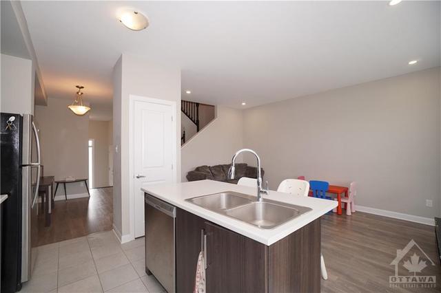 173 Bending Way, Townhouse with 3 bedrooms, 3 bathrooms and 2 parking in Ottawa ON | Image 13