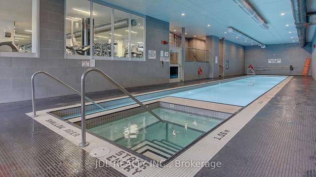 1806 - 21 Iceboat Terr, Condo with 2 bedrooms, 2 bathrooms and 1 parking in Toronto ON | Image 16