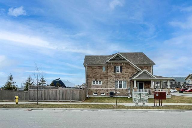79 Great Gabe Cres, House attached with 3 bedrooms, 3 bathrooms and 3 parking in Oshawa ON | Image 34