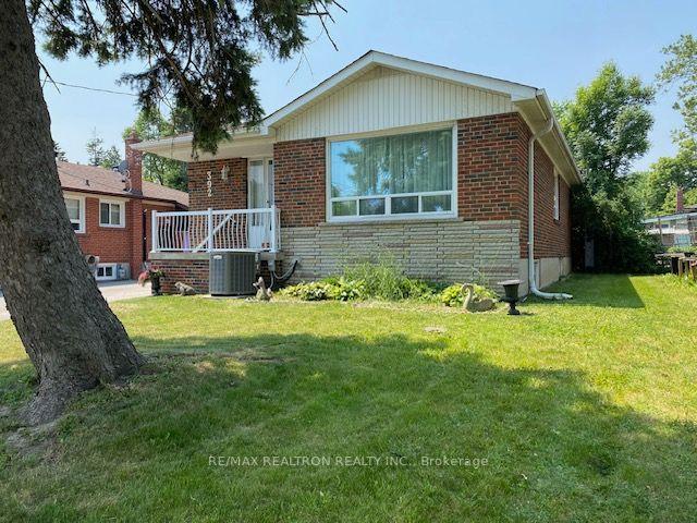 392 Painted Post Dr, House detached with 3 bedrooms, 2 bathrooms and 3 parking in Toronto ON | Image 1